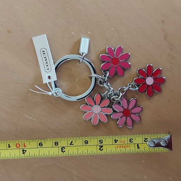 COACH MULTI FLOWER DAISIES KEYCHAIN NWT F69937 - Picture 5 of 6